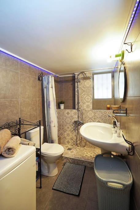 Cozy Athens Apartment / 2' From Metro Station Atenas Exterior foto