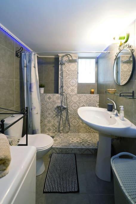 Cozy Athens Apartment / 2' From Metro Station Atenas Exterior foto